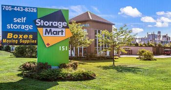storagemart-on-macdonald-road-in-collingwood-self-storage-1